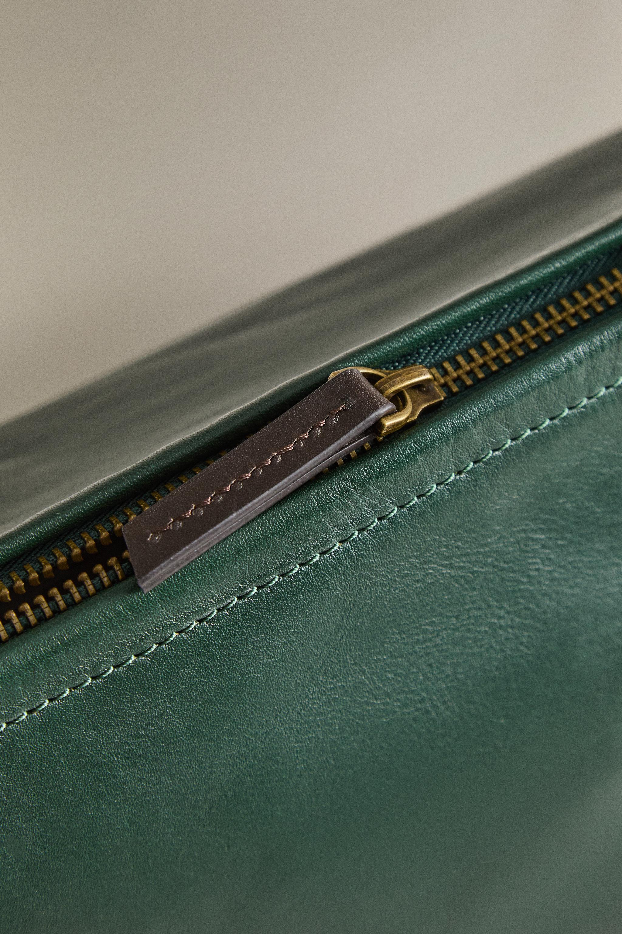 LEATHER TRAVEL MAKEUP BAG
